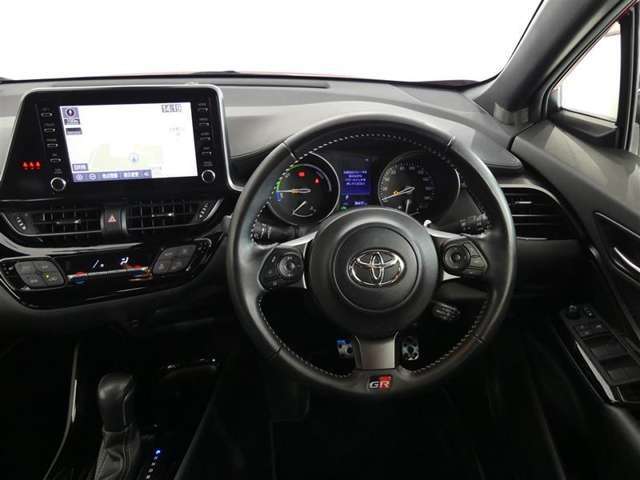 【運転席まわり】　　運転席・インパネまわりの画像です！ハンドルやシートなども隅々までクリーニング済み☆キレイな車内でドライブがより一層快適にお楽しみいただけると思います！　(^_^)v