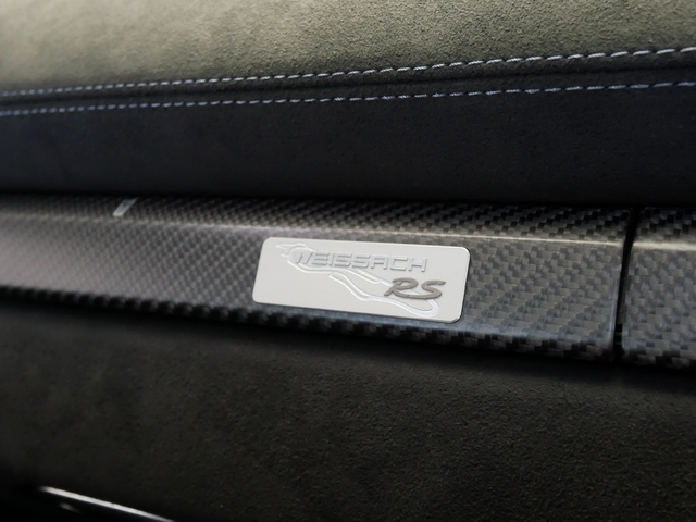 Weissach Packageロゴ入りベゼルカップホルダーバッジ