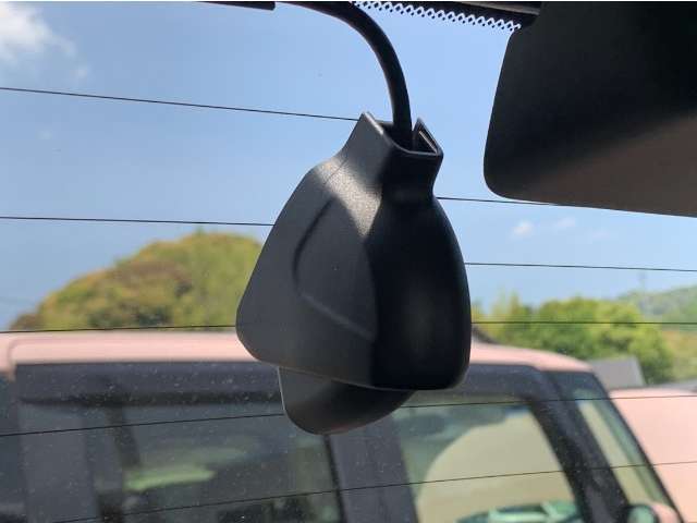 リアにもドライブレコーダー付きとなっております。あおり運転対策にもなります。