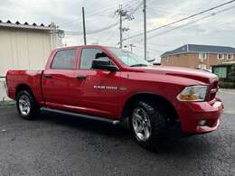 クルーキャブですので、荷室よりも室内空間を優先したグレードになります。