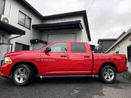 純正20インチAW。マッドタイヤで足元もきまっております。