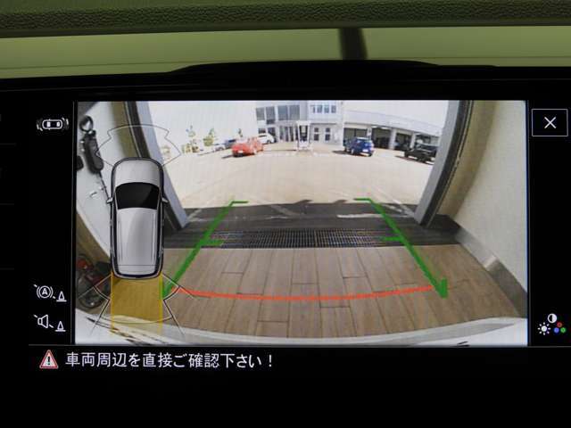 ☆Rear　Assist：ギヤをリバースに入れると車両後方を映し出します。さらに駐車時の障害物を検知して自動的にブレーキを作動させ衝突を回避または被害軽減させる機能も搭載☆