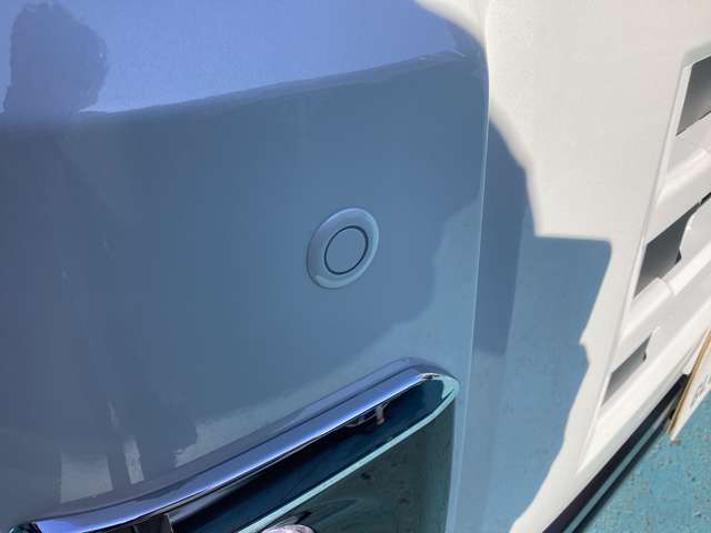 ピピピっと音で前のモノをお知らせです。安全装備付いております。