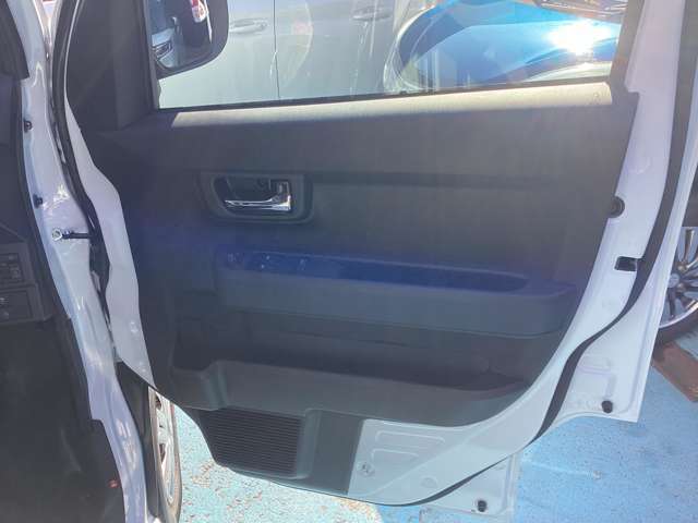 書類などを入れておくのに便利なヨコポケット☆