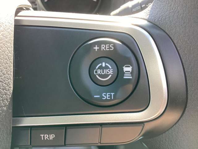 自動追従クルーズコントロール。前の車との距離は自分で決めます。高速道路で大活躍★