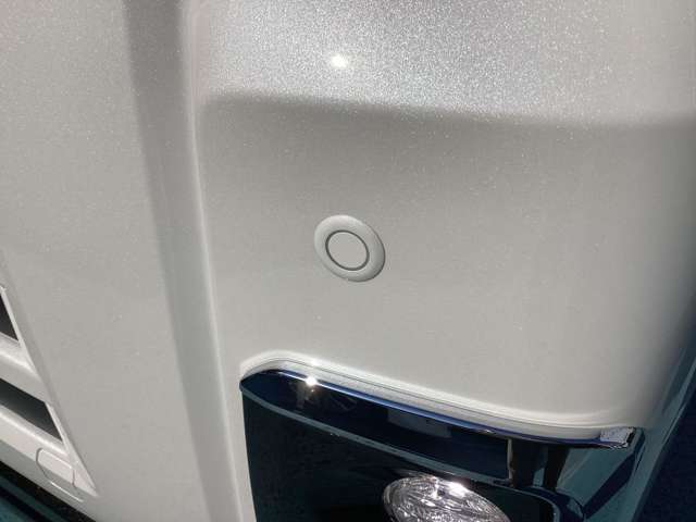 ピピピっと音で前のモノをお知らせです。安全装備付いております。