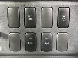 【クリアランスソナー】バンパーに付いたセンサーが障害物を検知！一定の距離に近づくとアラートで教えてくれます♪狭い駐車スペースや車庫入れ時も安心ですね☆