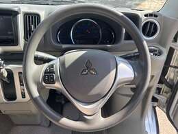 チルトステアリングで運転する人に合わせて位置を調節できます