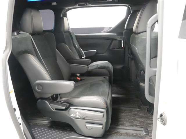 セパレートタイプでゆったり乗車のセカンドシートです。