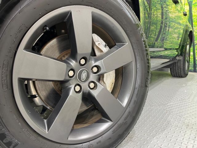 ◆純正20インチアルミ『こだわりを持ってモデル別にデザインされています。しつこい鉄粉や錆に高い効果を発揮する「ホイールコーティング」の施工も受付中！お気軽に担当営業までご相談ください。』