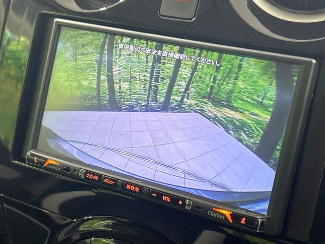 【バックカメラ】駐車時に後方がリアルタイム映像で確認できます。大型商業施設や立体駐車場での駐車時や、夜間のバック時に大活躍！運転スキルに関わらず、今や必須となった装備のひとつです！