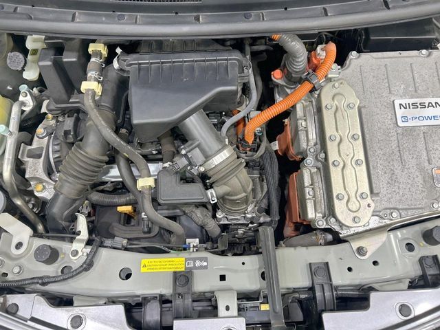 親切・丁寧な専門メカニックスタッフが応対！・車検・点検整備・事故等の修理などアフターサービスも安心。お車のカスタマイズもネクステージのサービススタッフまでご相談ください！