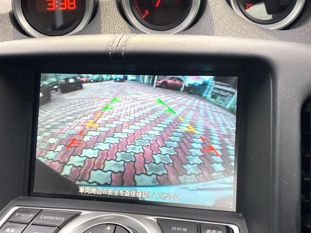 【バックカメラ】駐車時に後方がリアルタイム映像で確認できます。大型商業施設や立体駐車場での駐車時や、夜間のバック時に大活躍！運転スキルに関わらず、今や必須となった装備のひとつです！