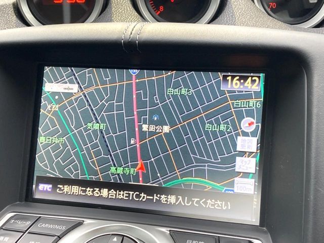 【メーカー純正ナビ】インテリアに溶け込むスタイリッシュな「専用設計」メーカーナビを装備♪視認性や操作性など基本性能にも優れ、より上質なカーライフをお楽しみいただけます。