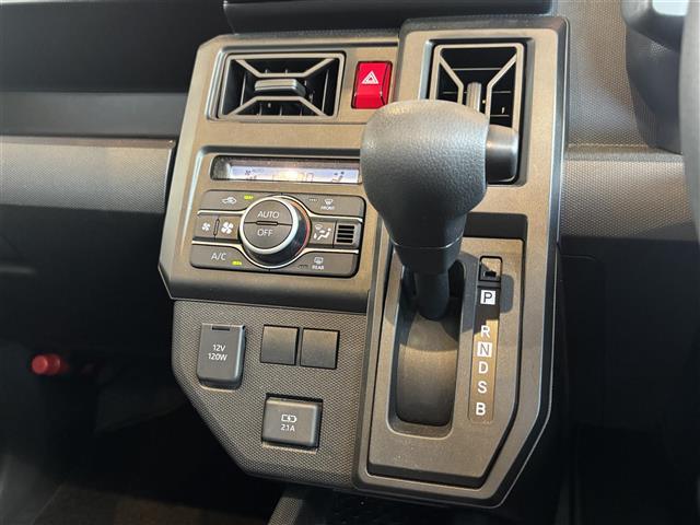 気になる車はすぐにお問い合わせください！画面右側の0066から始まる無料ダイヤルからお問い合わせ下さい！専門スタッフがお車のご質問にお答えいたします！