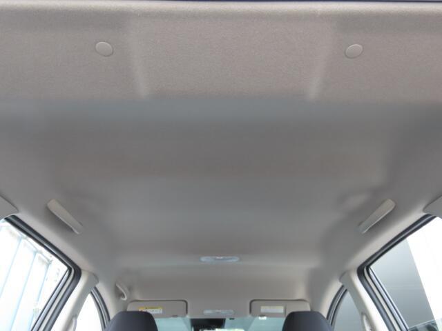 天井の状態も良好です。タバコを吸っていた車は、天井の色が変色してしまっているものもあります。中古車探しの際は、天井の状態も重要なポイントですよ！