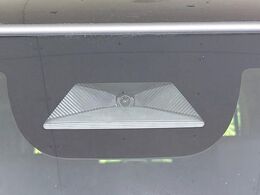 【ホンダセンシング】走行中に前方の車両等を認識し、衝突しそうな時は警報とブレーキで衝突回避と被害軽減をアシスト。より安全にドライブをお楽しみいただけます。