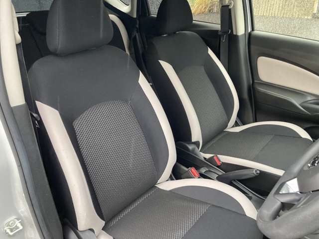 運転席、助手席まわりです。実際お座りいただくのが、分かりやすいと思います。お気軽にご来店ください！