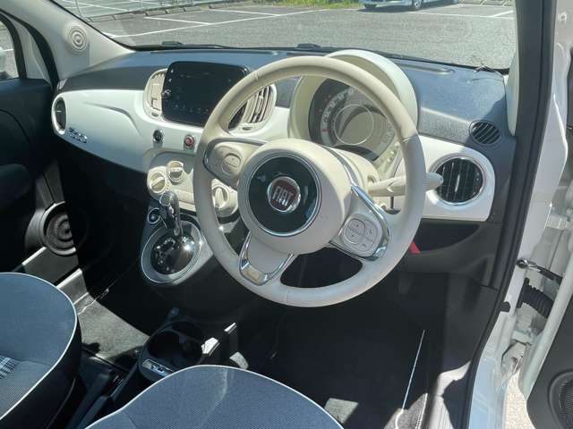 LIBERALAは、輸入車選びの新たなスタイルを提案するインポート・セレクト・ブランドです。オーナー様となる方がクルマから直接感じる感性を第一にした、最良の一台との出会いをコーディネートいたします。