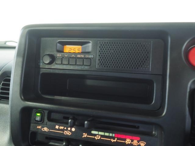 AM/FMラジオが装備されています。時計機能がついています。