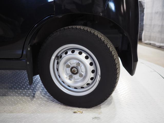 実車は夏用タイヤを装着しています。