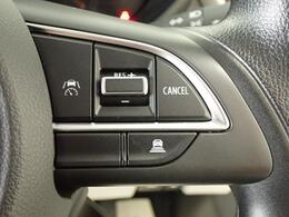 アダプティブクルーズコントロールを装備しています。ペダル操作なしで設定速度を保ちます。先行車がいる場合には、追従します。