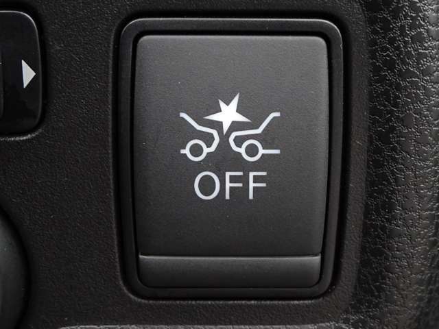 【エマージェンシーブレーキ】前方の車両や歩行者と衝突のおそれがあるとき、警報とブレーキにより、運転者の衝突回避操作を支援します。