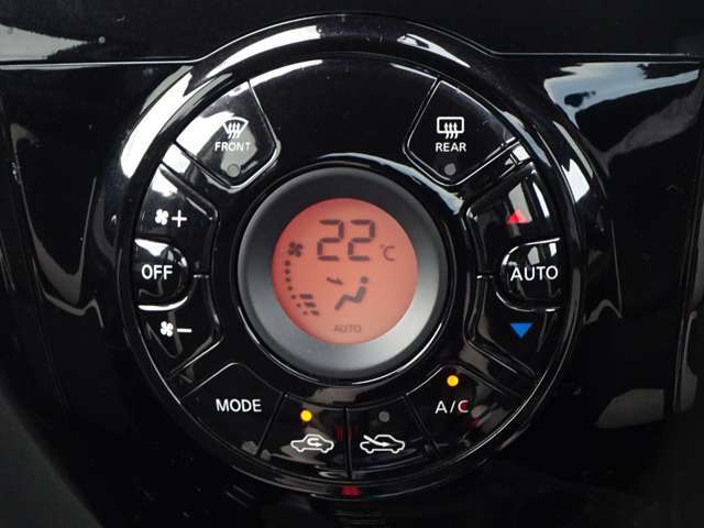 【メーターパネル】素早く車の情報が読み取れる、視認性に優れたシンプルなデザインのメーターパネルです。