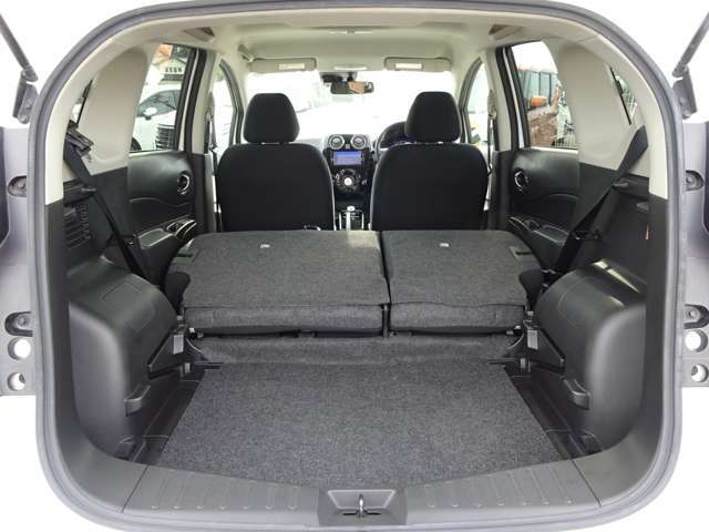 ★2列目シートは折りたたみが可能なのでシチュエーションによって様々な使い方をお楽しみ下さい！