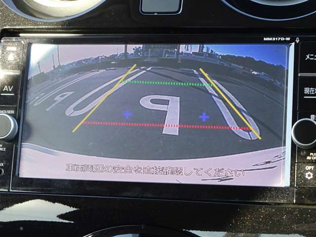 【バックモニター】車をバックさせる際に後方の様子をカーナビのモニターで確認。バック駐車を安全にスムーズに行うことができます！