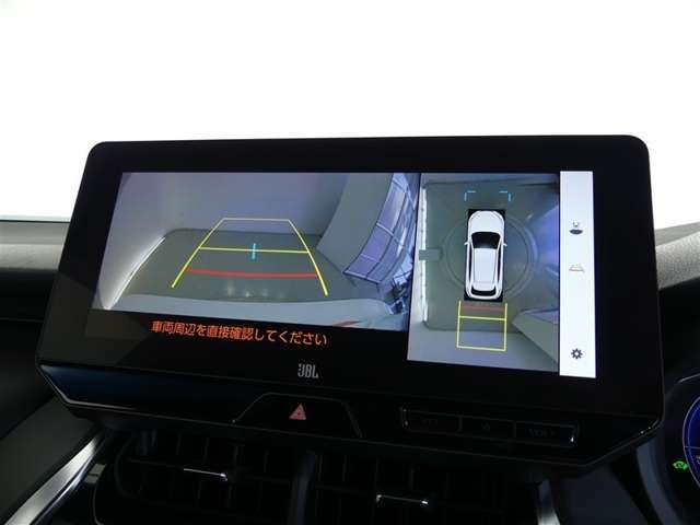 パノラミックビューモニター付きです。車両を上から見たような映像を画面に表示。運転席からの目視だけでは見にくい、車両周辺の状況をリアルタイムでしっかり確認できます。