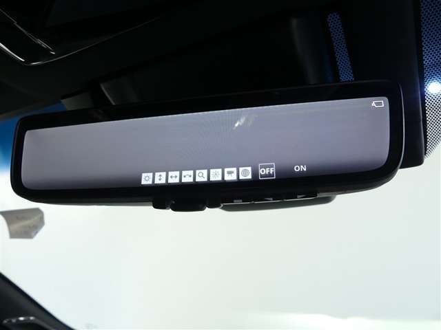 デジタルインナーミラー付き。後方視野角が広く、後席に同乗者がいても後方を確認しやすく安心です。