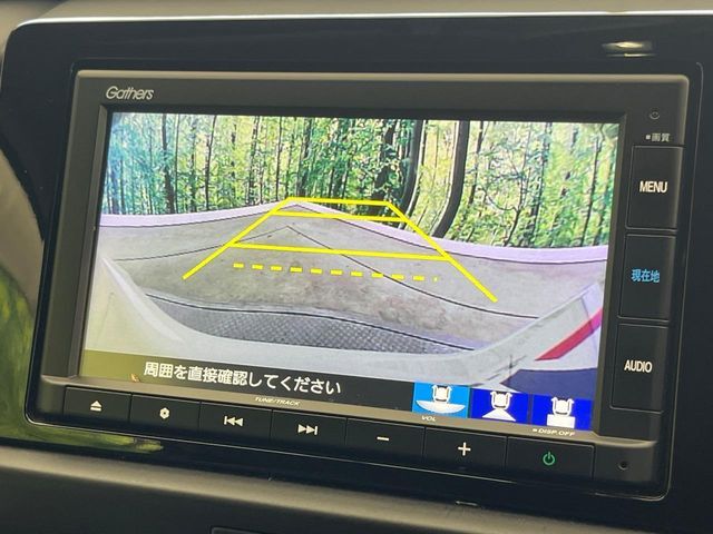 【バックカメラ】駐車時に後方がリアルタイム映像で確認できます。大型商業施設や立体駐車場での駐車時や、夜間のバック時に大活躍！運転スキルに関わらず、今や必須となった装備のひとつです！