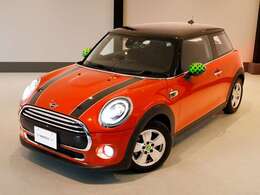 ■厳選し選び抜いたお車は入庫時にも再度ことこまかくチェックし、全車内装と外装を徹底的に仕上げています。