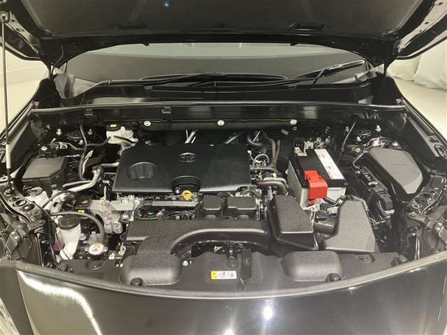 エンジンルーム普段は見えないエンジンルームですが、お手入れが大切な場所ですね。トヨタカローラ名古屋のU-Carはエンジンルームも仕上げております