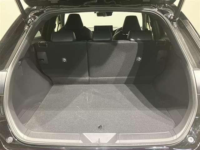 広々としたラゲージスペースを備えています。大きなものや長さのある荷物もしっかりと積み込めます。