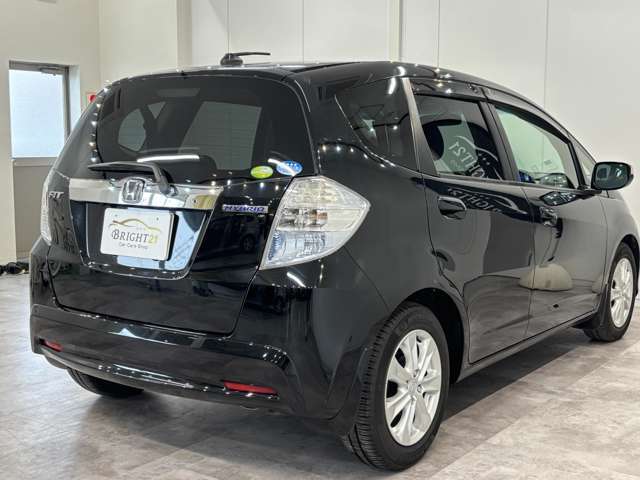 ユーザー買取　ハイブリッド　ETC　バックカメラ　ナビ　TV　オートクルーズコントロール　HID　スマートキー　電動格納ミラー　シートヒーター　CVT　衝突安全ボディ　アルミホイール　CD　ABS
