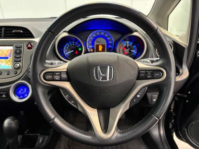 ユーザー買取　ハイブリッド　ETC　バックカメラ　ナビ　TV　オートクルーズコントロール　HID　スマートキー　電動格納ミラー　シートヒーター　CVT　衝突安全ボディ　アルミホイール　CD　ABS