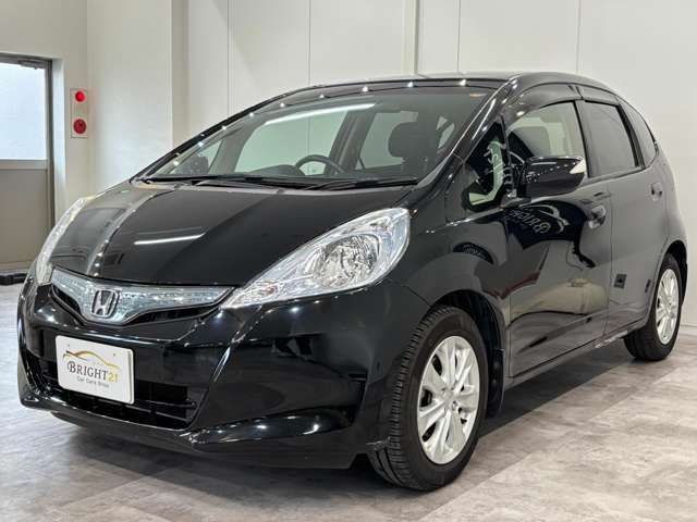 ユーザー買取　ハイブリッド　ETC　バックカメラ　ナビ　TV　オートクルーズコントロール　HID　スマートキー　電動格納ミラー　シートヒーター　CVT　衝突安全ボディ　アルミホイール　CD　ABS