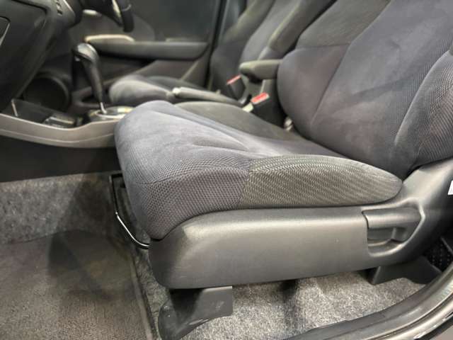 ユーザー買取　ハイブリッド　ETC　バックカメラ　ナビ　TV　オートクルーズコントロール　HID　スマートキー　電動格納ミラー　シートヒーター　CVT　衝突安全ボディ　アルミホイール　CD　ABS