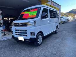 軽トラ～大型トラックまで豊富にお車をそろえております♪お探しの一台がきっと見つかると思いますので是非モーターハウスにご来店下さい！！