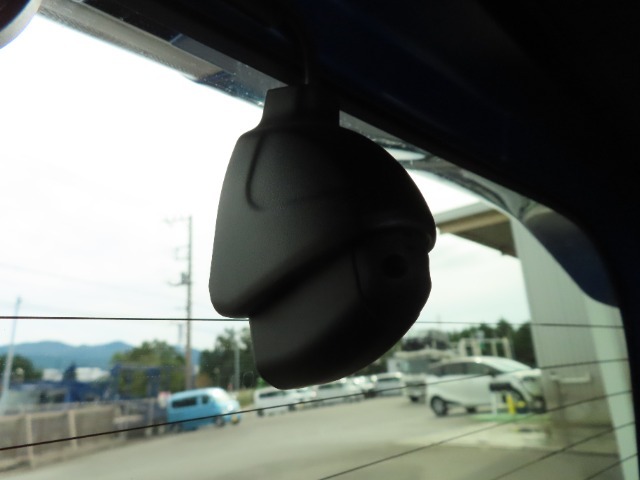 前後ドライブレコーダー装備！ナビ連動タイプになりますので「ナビ画面」にて記録動画の再生確認可能です！