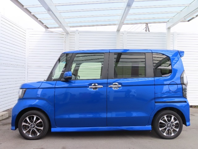 車検整備実施後お渡ししております。安心してお乗り頂ける様必要な消耗品などの交換いたします。納車準備費用や納車整備費用など追加で頂く事はありませんのでご安心下さい。