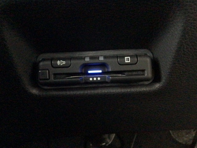【ETC車載器】もはや必須アイテムのETCを搭載！高速道路のご利用時にとても便利！わずらわしい料金所での現金支払いが不要となりスムーズに通過できます♪