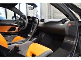 オレンジ/グレー内装