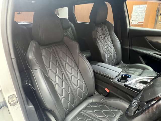安心してカーライフを始めていただくことが出来るよう、納車前にディーラー整備工場もしくは熟練メカニックが在籍する輸入車専門の整備工場にて点検を行い、必要な整備を実施いたします。