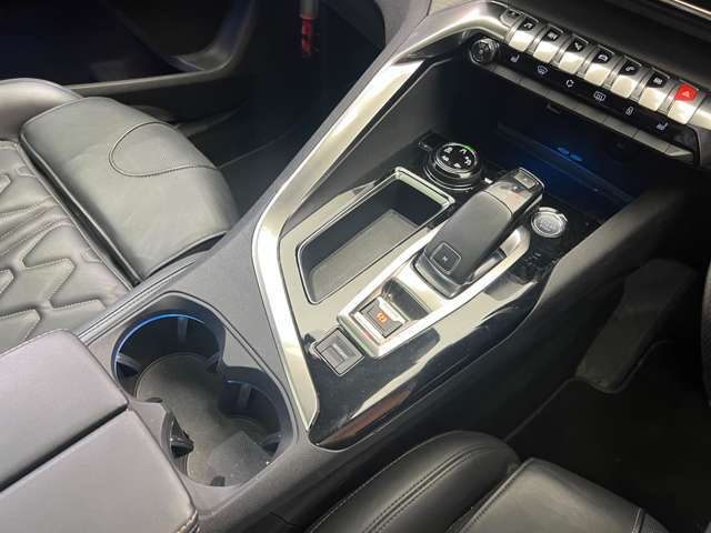 バックオーダーをご利用いただければ、希少なお車や、特定の装備のついたお車など、お客様からのご要望に応じて全国ネットワークからお探しさせて頂きます