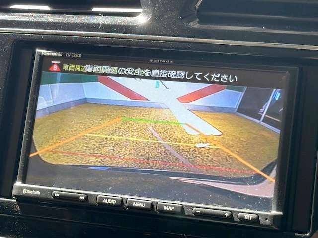 バックカメラがついて後方確認が簡単にできます！苦手としている車庫入れ等も安心して出来ますね！凄く需要の高い装備ですので、最初から付いていれば言う事なしですよね！？