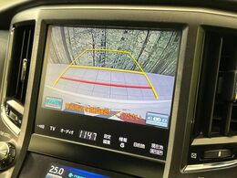 【バックカメラ】駐車時に後方がリアルタイム映像で確認できます。大型商業施設や立体駐車場での駐車時や、夜間のバック時に大活躍！運転スキルに関わらず、今や必須となった装備のひとつです！