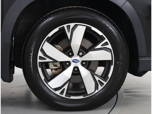 純正 18 インチアルミホイールを装備！オールシーズンタイヤやスタッドレスタイヤセットも取り扱い可能ですのでお気軽にご相談下さい！